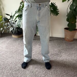 Classic Wrangler Men's Light Blue Relaxed Jeans